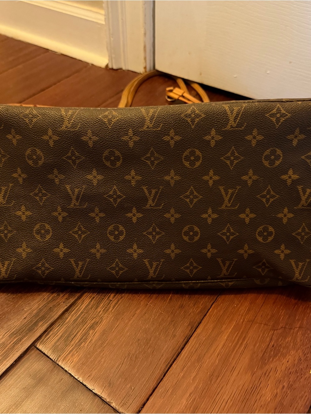 Louis Vuitton Monogram Neverfull Tote GM - Picture 9 of 11